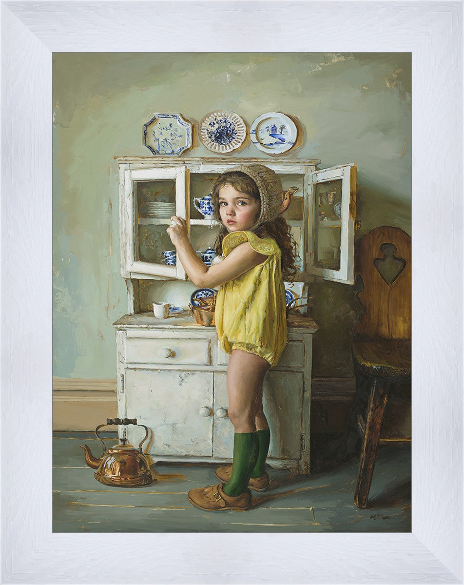 Scarlett with Dishes