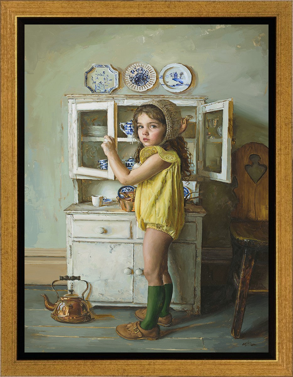 Scarlett with Dishes