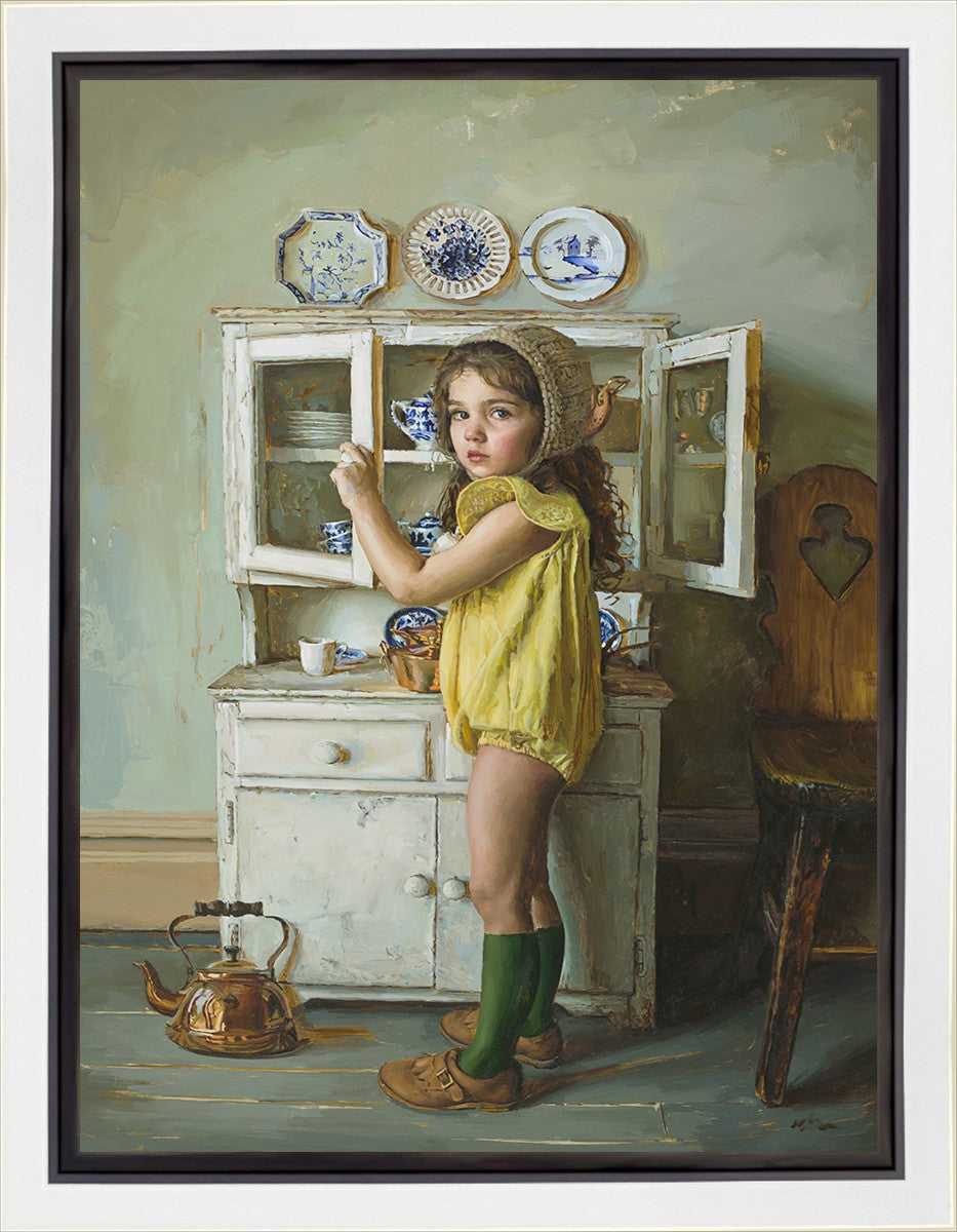 Scarlett with Dishes