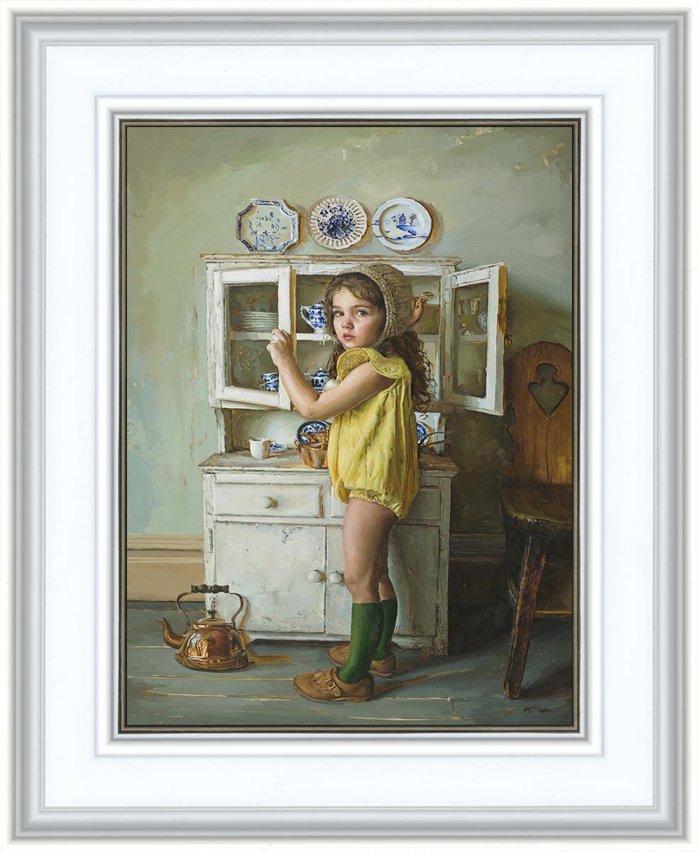 Scarlett with Dishes