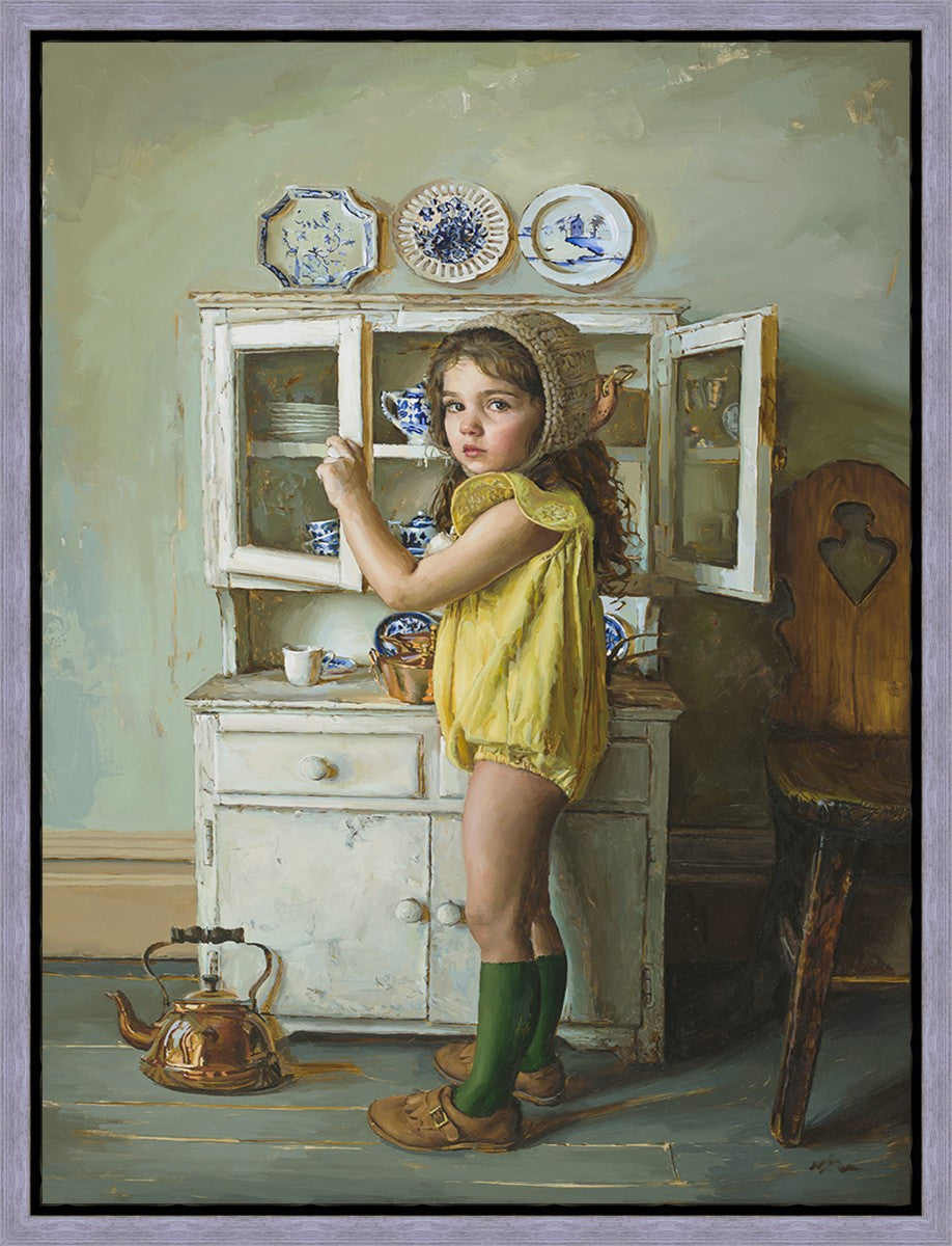 Scarlett with Dishes