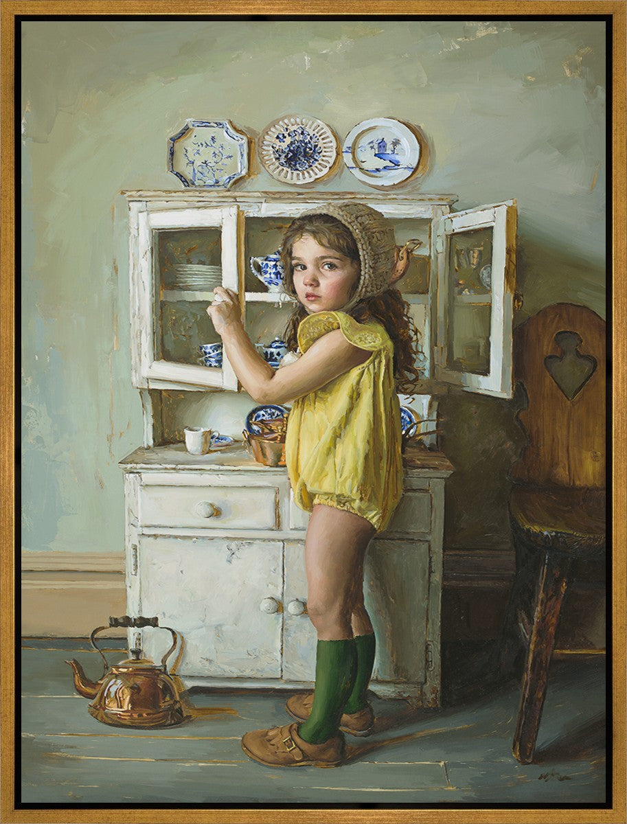 Scarlett with Dishes