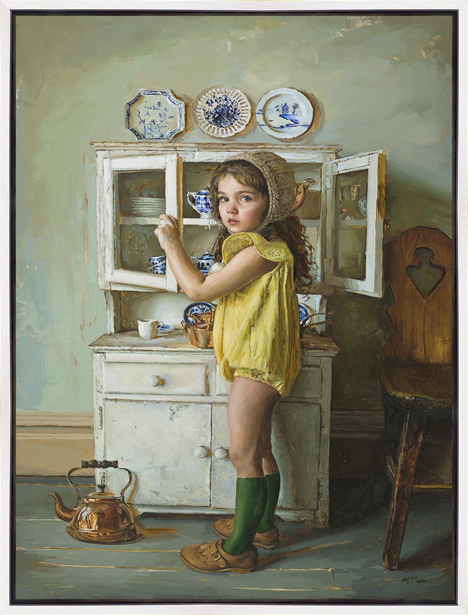 Scarlett with Dishes