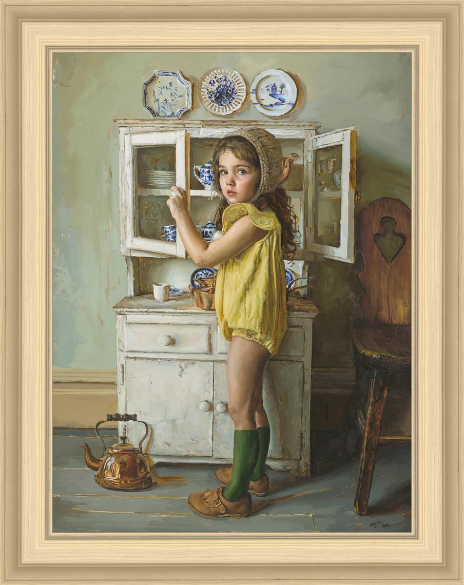 Scarlett with Dishes